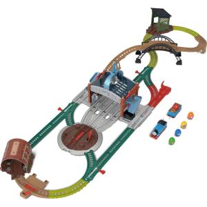 Thomas & Friends Toy Train Playset by Fisher-Price, Load & Launch Barrel Delivery with Classic Motorized Engine & Cargo Car, 18 Feet of Track